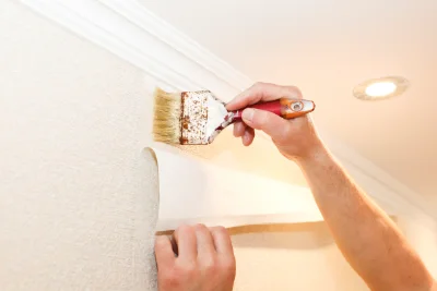 Pose de papier peint à Éragny — revêtements muraux et toiles de verre